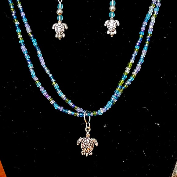 Turtle necklace and earrings - Picture 1 of 3